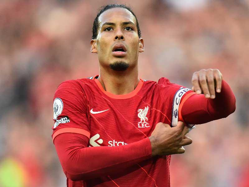 على غرار صلاح وروبرتسون.. فان دايك يكشف رحيل أعمده ليفربول في نهاية الموسم